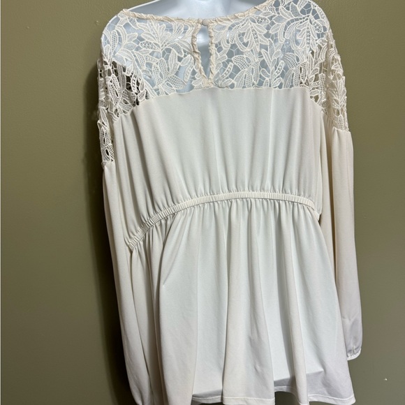 Torrid Lace Trimmed Cream Blouse, Size 3 - Picture 2 of 7